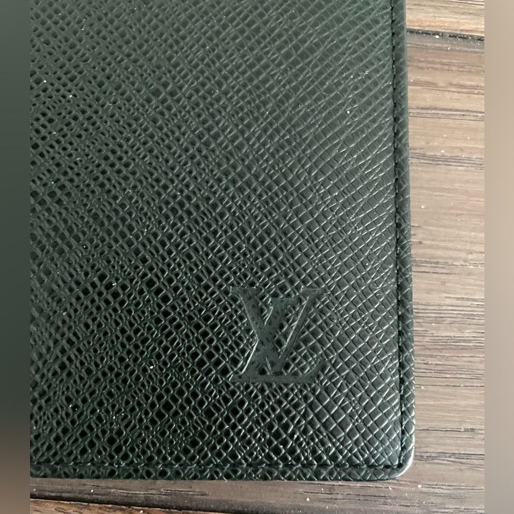 VGUC, Louis Vuitton LV, Taiga, Bi-Fold Slim Green Leather Wallet - Picture 3 of 16